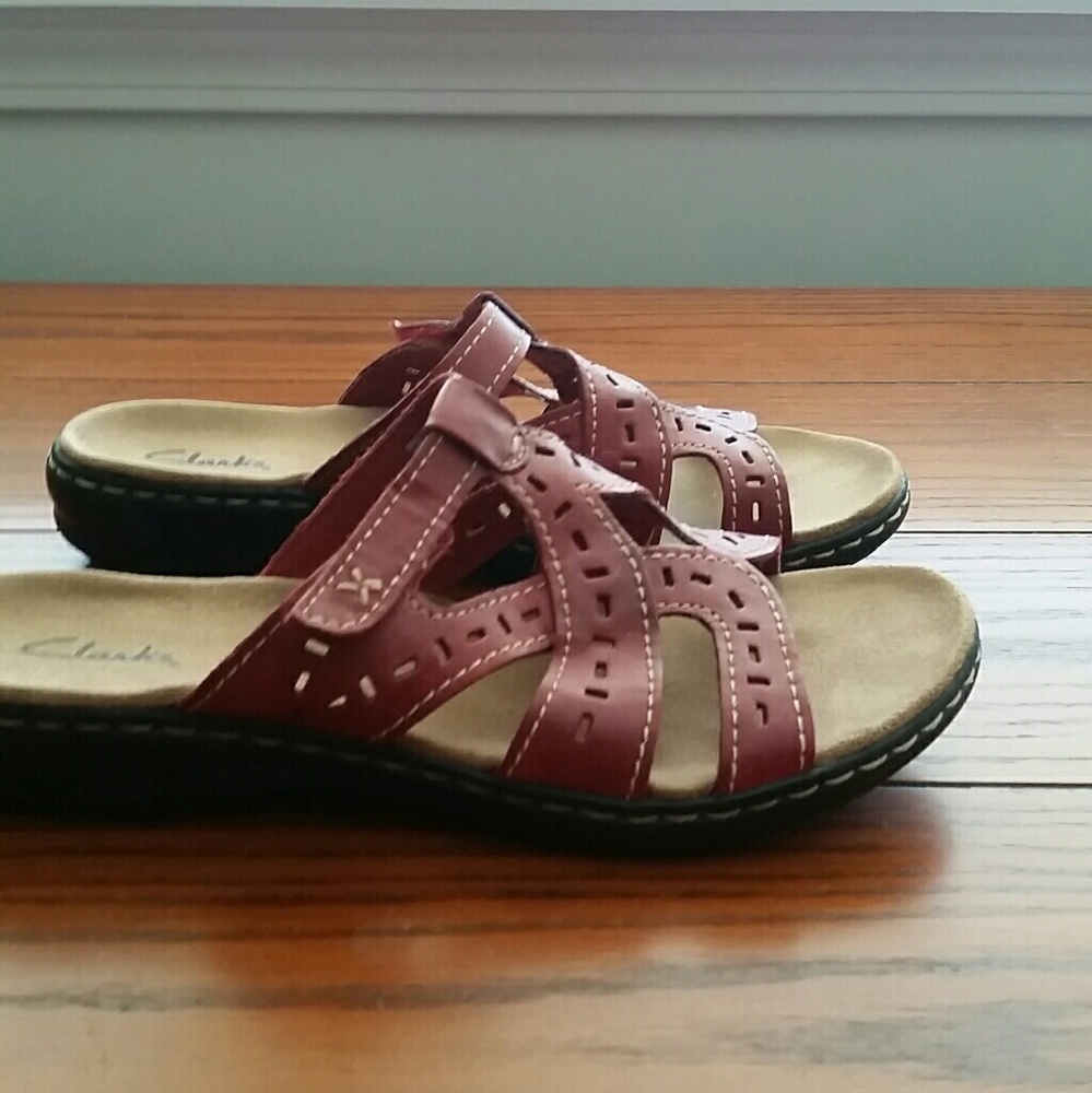 CLARKS Sandals......NEW